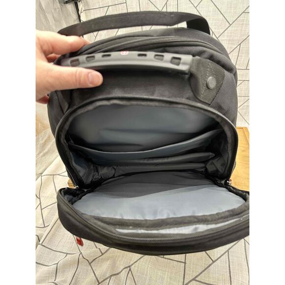 Swiss Gear Laptop Backpack Black Cross Logo Zippered Compartment Size 16In - Picture 12 of 13